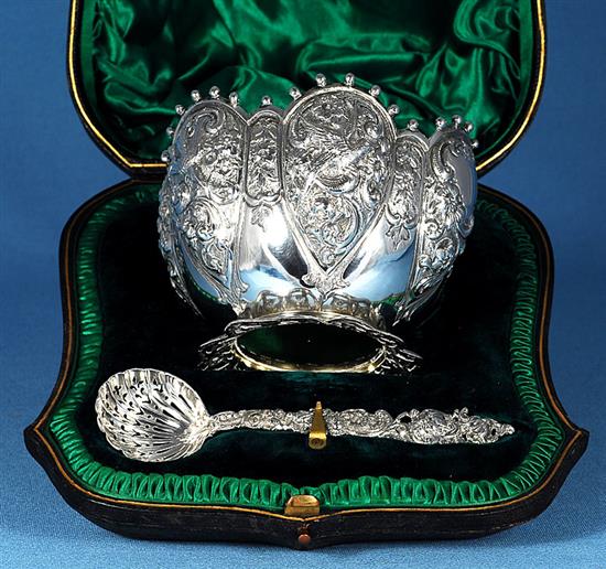 A cased Victorian sterling silver sugar bowl and matching sifter spoon, bowl diameter 120mm.